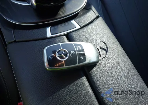 2019 Mercedes-Benz E 300 z USA, uszkodzony, nr VIN WDDZF4JB0KA660703